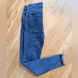 Frame Le Skinny de Jeanne Ankle Jeans in Washed Black